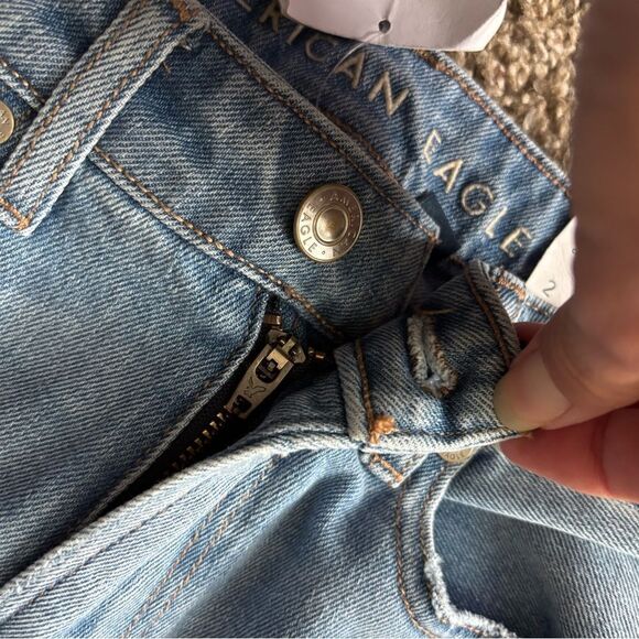 American Eagle Mom Jeans New Distressed Womens Size 2 Long - Picture 12 of 12